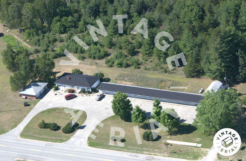 Roberts Motel (Roberts Ultra Modern Cabins) - 2003 Aerial Photo